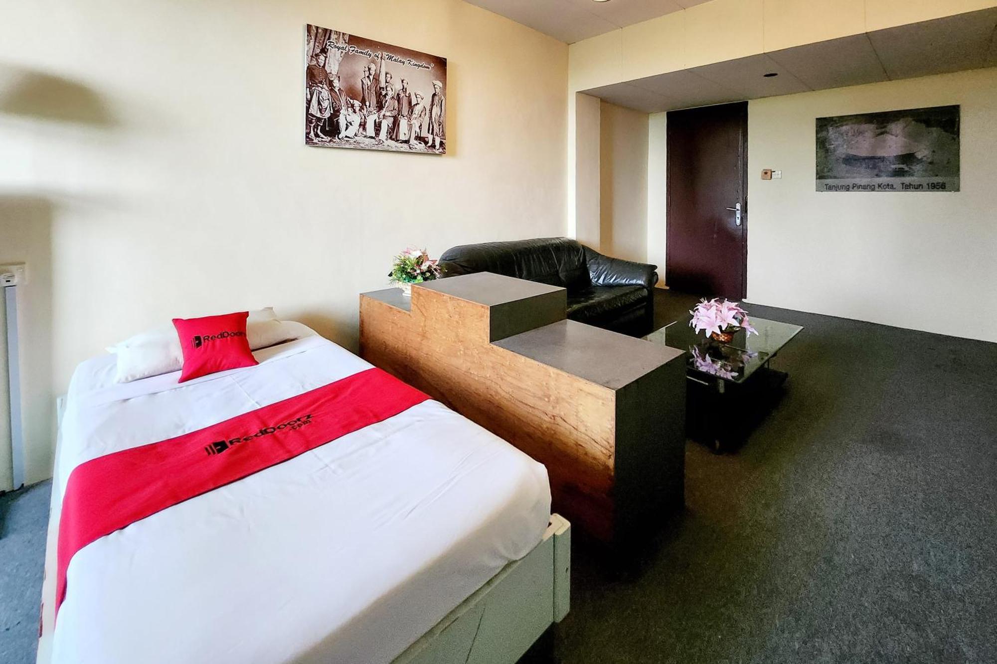 Reddoorz Near Pelabuhan Sri Bintan Pura Tanjungpinang Exterior foto